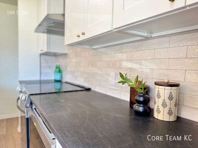 Building Photo - 4203 SW Trafficway-1B