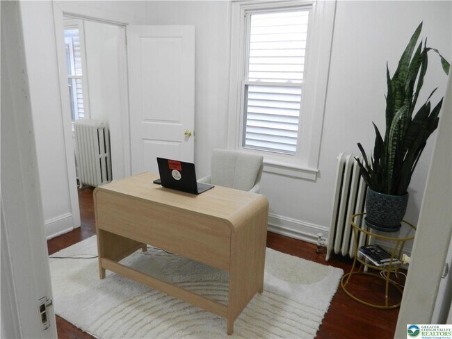 Building Photo - 1428 Center St