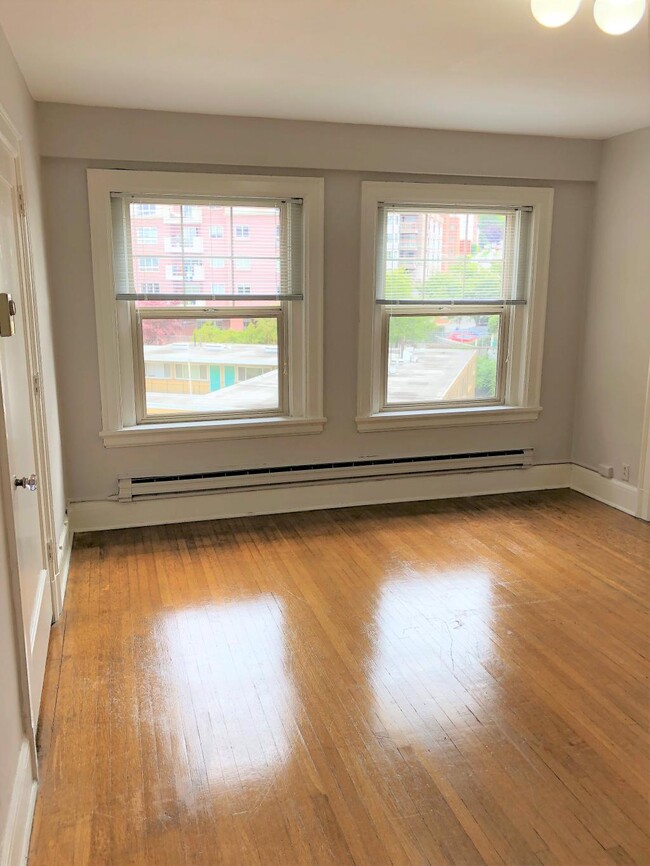 Building Photo - Sherwood Apts - Studio