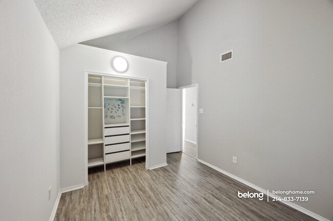 Building Photo - 6920 Driffield Cir