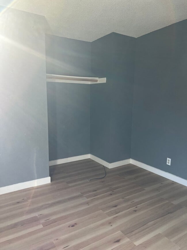 Building Photo - 4Bedroom House