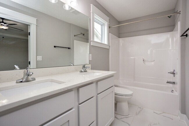 Building Photo - Like-New 4-Bedroom Home in Heritage Park –...