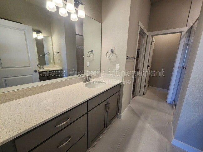 Building Photo - 305 High Point Dr