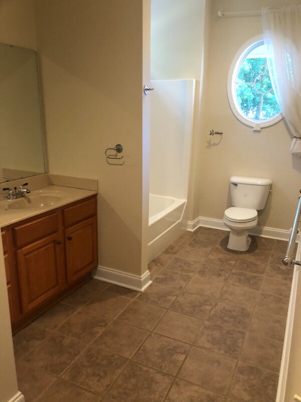 Building Photo - 5604 Warrendale Ct S