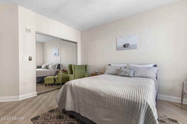 Building Photo - 231 Riverside Dr