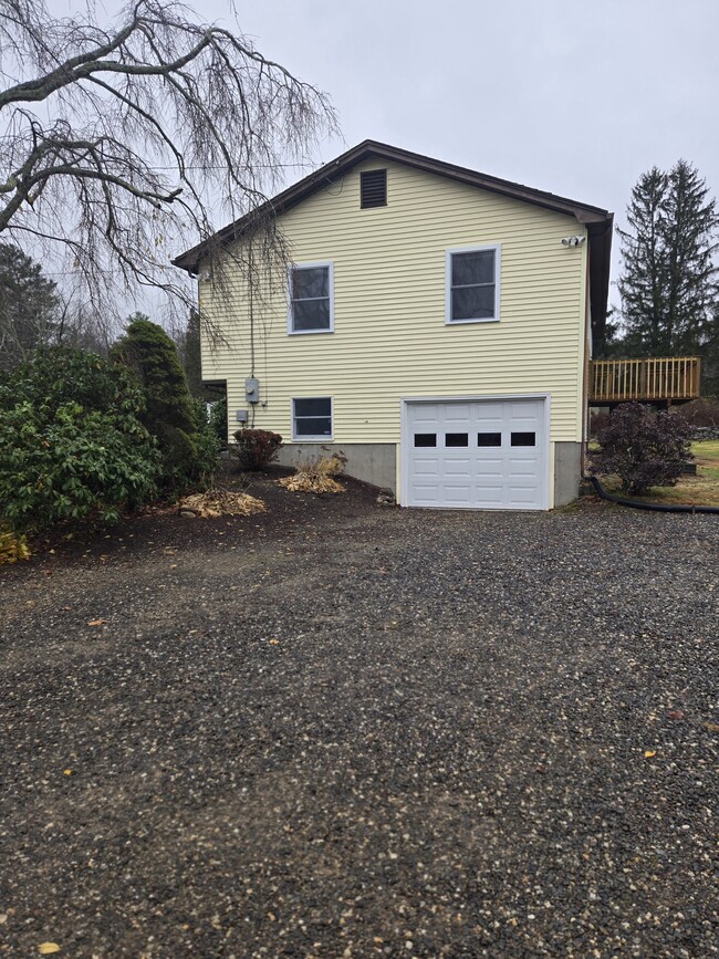 Building Photo - 48 River Rd