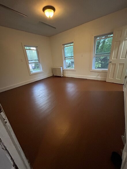 230 SF Bedroom - 30 Wall St