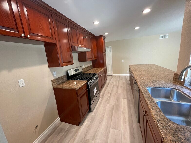 Building Photo - 1180 Kildeer Ct