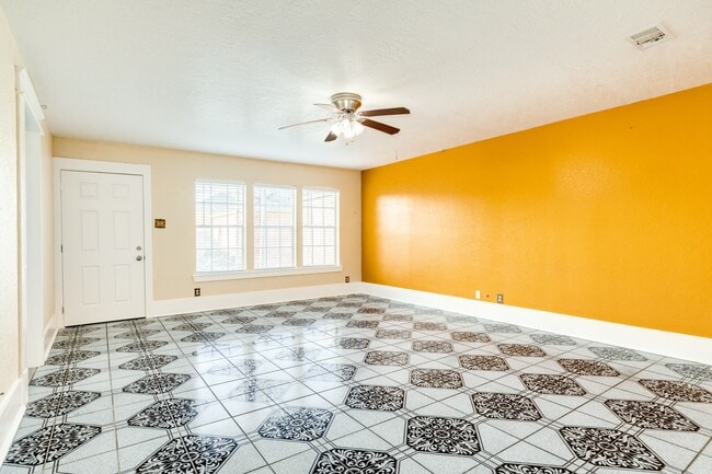 Building Photo - 1625 Ave M 1/2