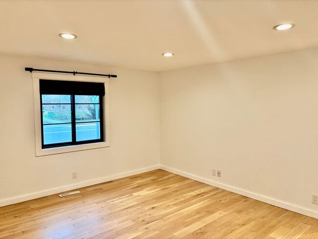 Building Photo - Spacious House. Expansive Lot. Prime Location