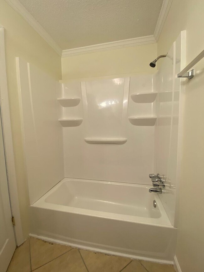 Building Photo - Pet Friendly Home For Rent Near Post!