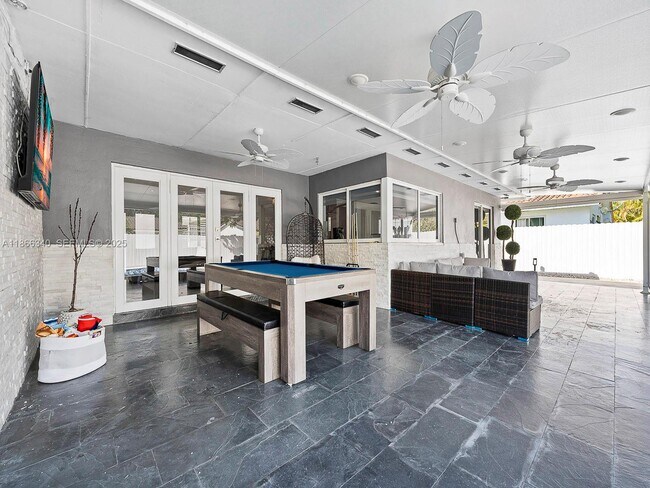 Building Photo - 6951 Miami Lakeway S