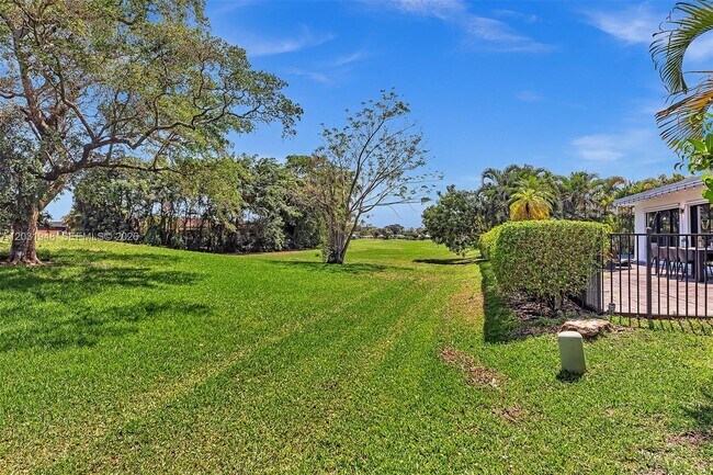Building Photo - 5602 S Travelers Palm Ln