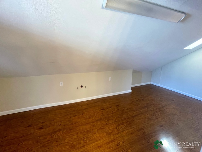Building Photo - Two Bedroom Home in San Francisco, Bonus R...
