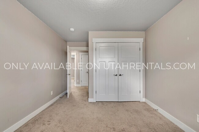 Building Photo - 1638 E Aspen Loop
