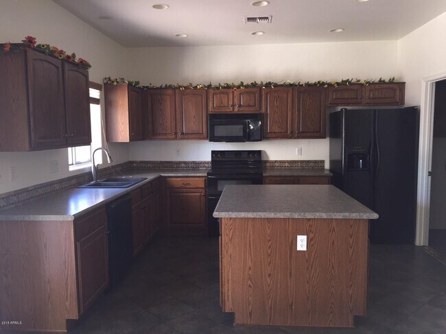 Building Photo - 15143 N 172nd Dr