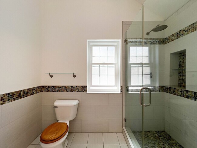 Building Photo - Beautifully Updated 3-Bedroom Home + Bonus Room with Private Backyard Retreat