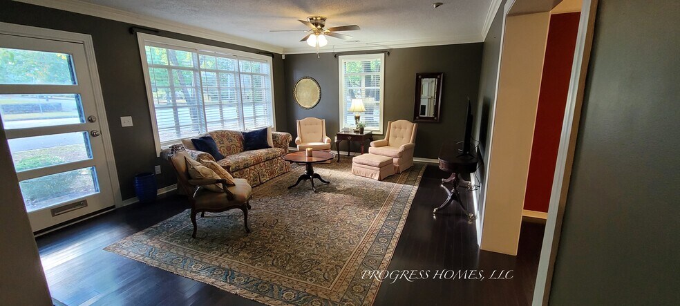 Building Photo - 402 Church St NE