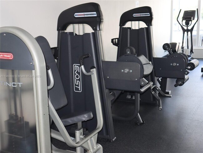 Building Photo - 3000 S Ocean Dr