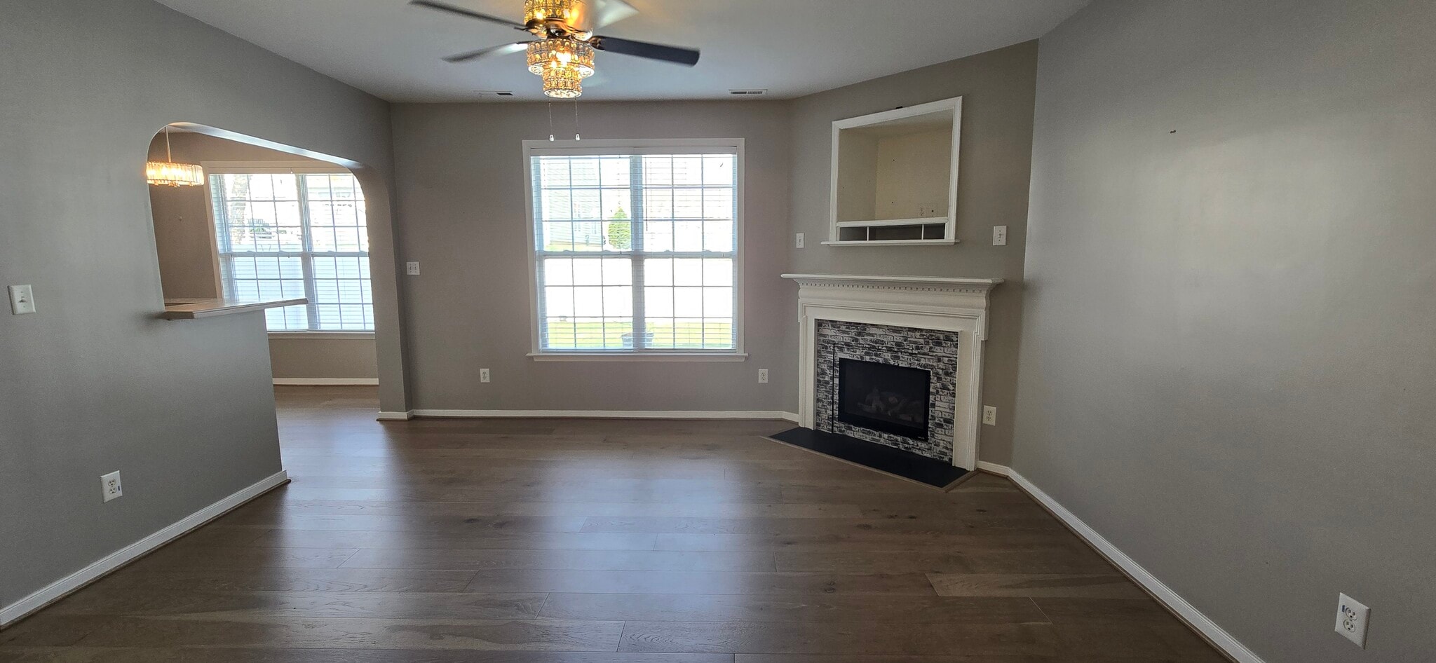 Building Photo - 848 Parkland Pl