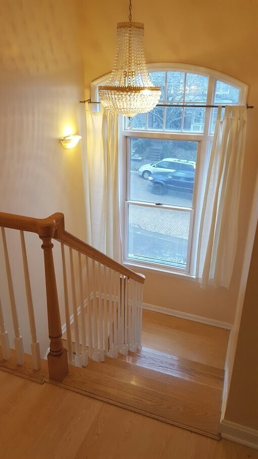 Building Photo - Spacious 3 bedroom 2.5 bath in Squirrel Hill!