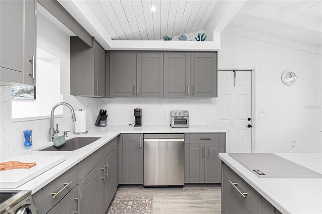 Building Photo - 1265 Holiday Dr