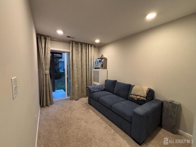 Building Photo - 1205 Hights Farm Rd N