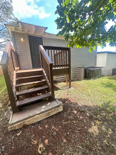 Building Photo - 310 Gamma St S