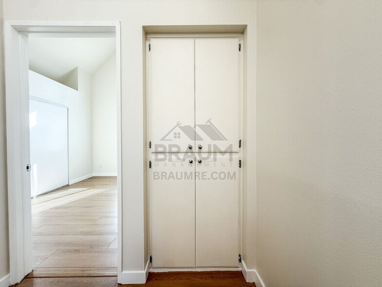 Building Photo - 14249 Friar St