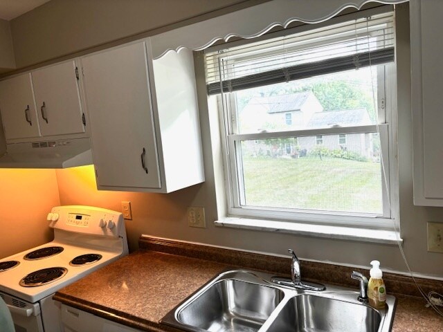 Kitchen view - 1109 Mount Allen Rd