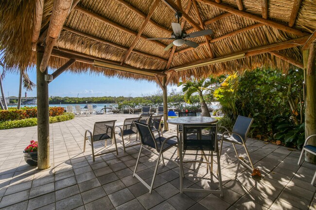 Building Photo - 325 S Beach Rd