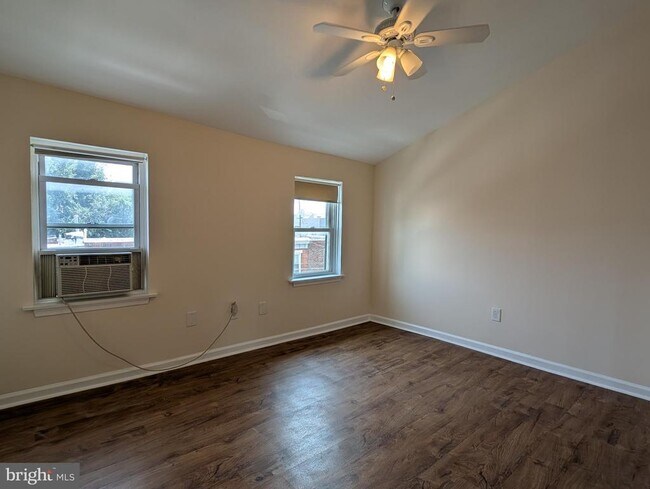 Building Photo - 2546 Tulip St