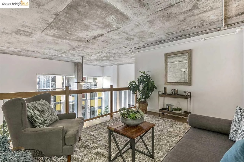 Building Photo - 311 Oak St