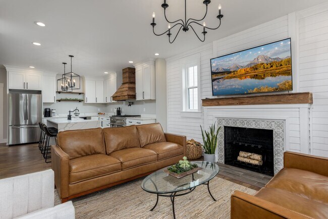 Building Photo - 608 N Front St