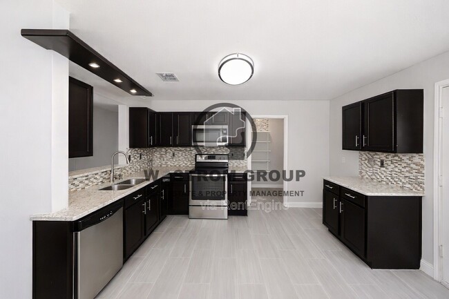 Building Photo - 8732 Polo Dr