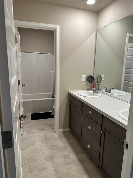 Building Photo - 3909 80th Ave NE