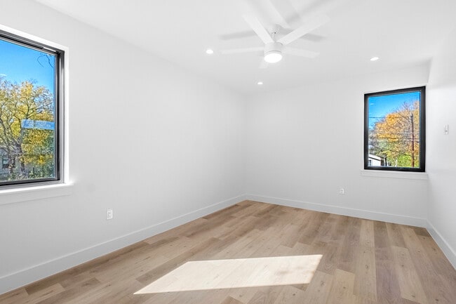 Building Photo - 2101 Thrasher Ln