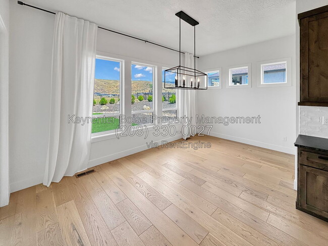Building Photo - 5298 W Parkridge Dr