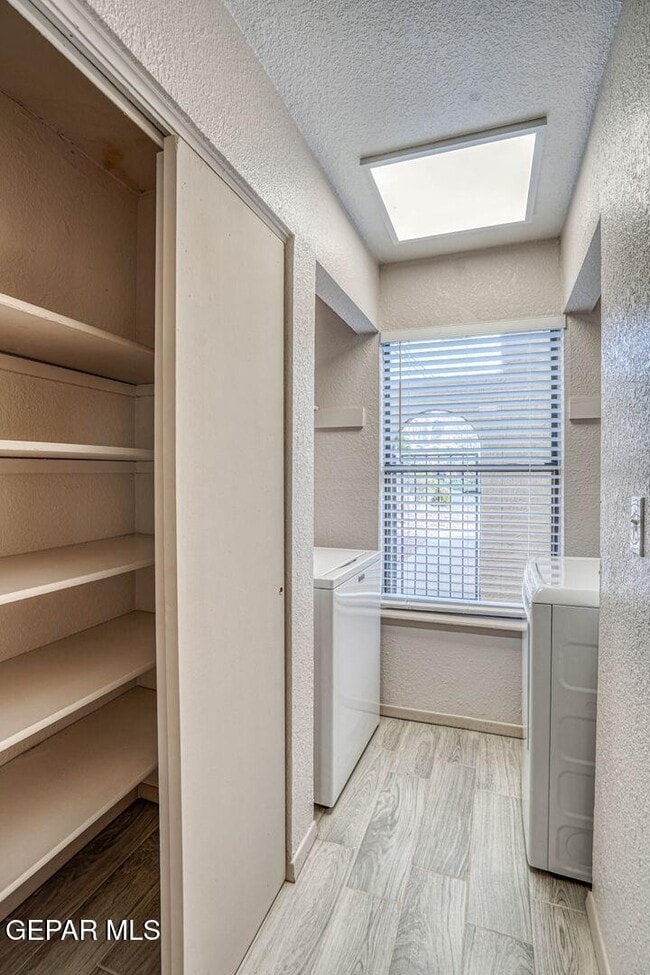 Building Photo - 311 Zenith Dr