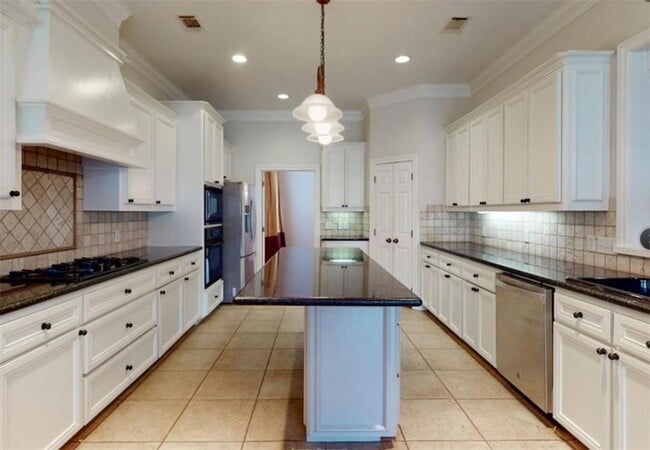 Building Photo - 821 Plum Hollow Dr