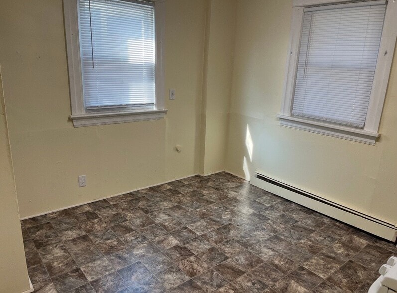 Building Photo - 800 2nd St