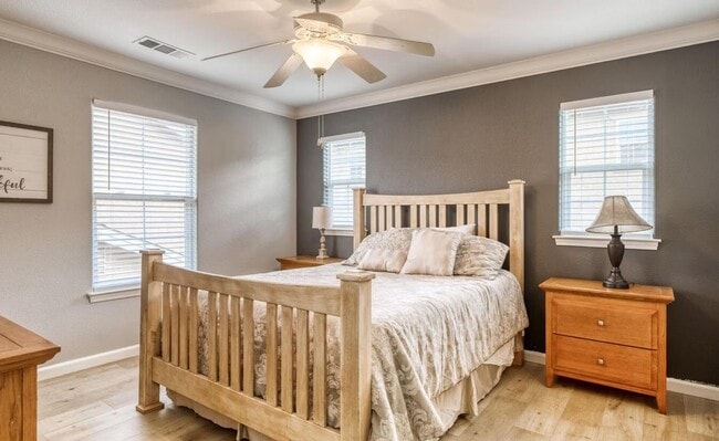 Building Photo - Beautiful 3 Bedroom / 2.5 Bath Two Story Home