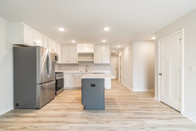 Building Photo - W219N16241 Primrose Ct
