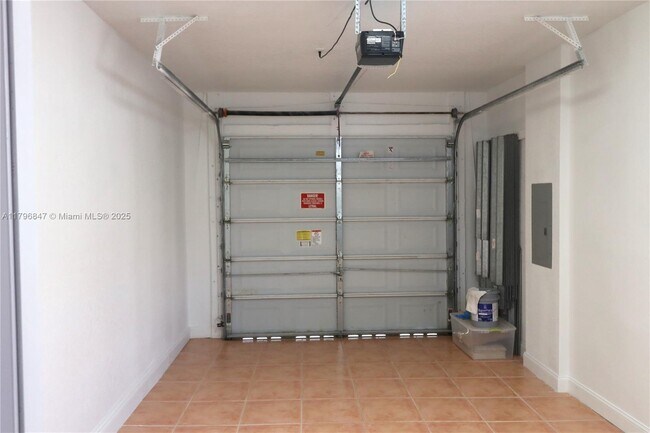 Building Photo - 2865 SW 139th Ave