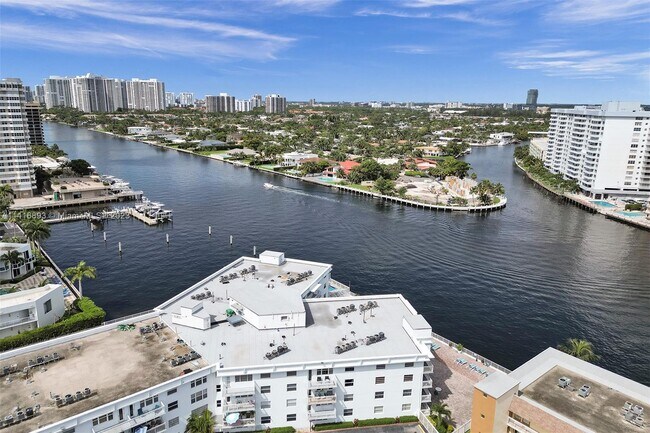Building Photo - 1913 S Ocean Dr