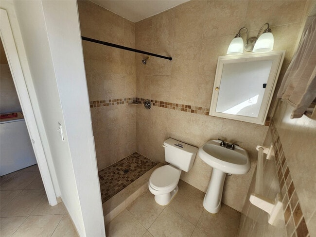 Building Photo - 120 NE 10th Ave