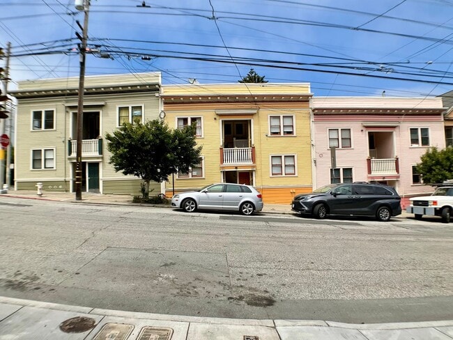 Building Photo - TOP FLOOR, Corner Studio. Hardwood Floors!...