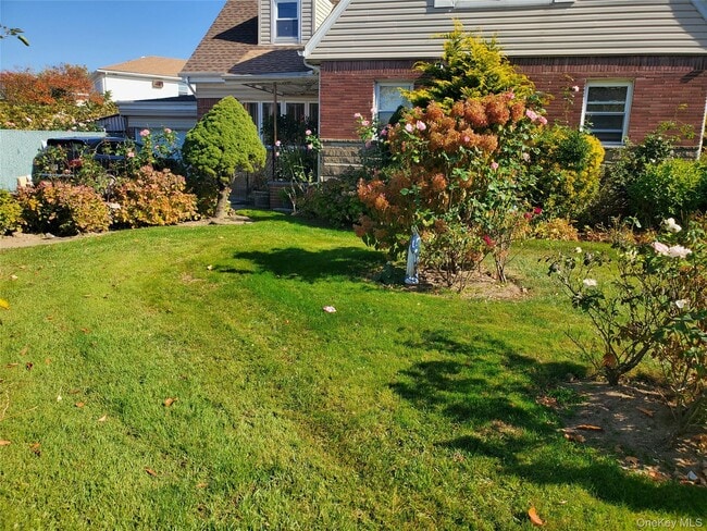 Building Photo - 166-06 Willets Point Blvd