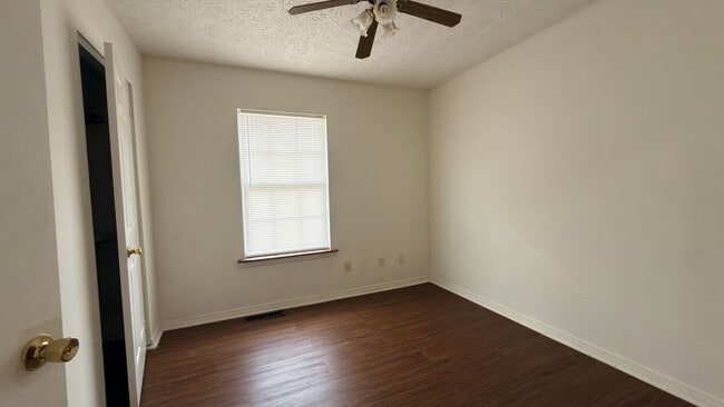 Building Photo - Spacious Two-Story Apartment Near Purdue!