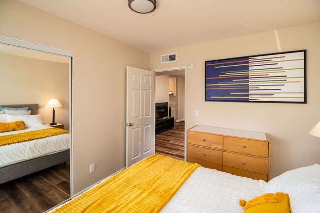 Building Photo - Union On Bellevue - Near The U of A